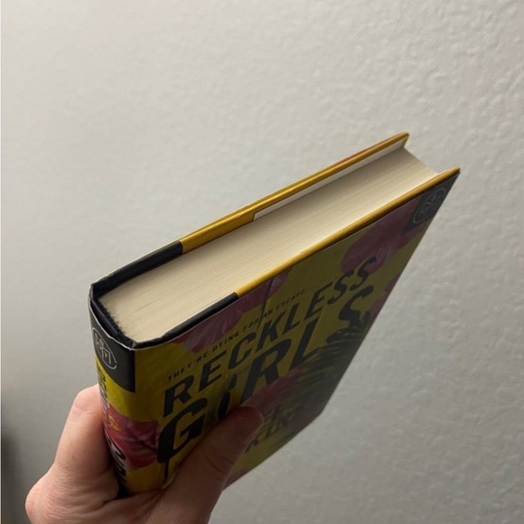 Reckless girls by Rachel Hawkins BOTM - Picture 4 of 5